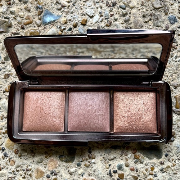 Hourglass Ambient Lighting Palette Volume 3